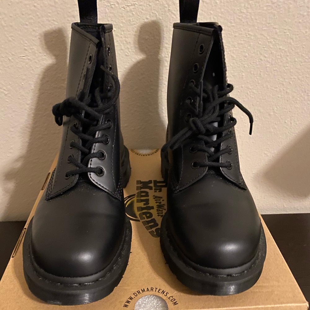 Dr. Martens Unisex 1460 Mono Smooth Leather Lace Up Boots - New with Box
